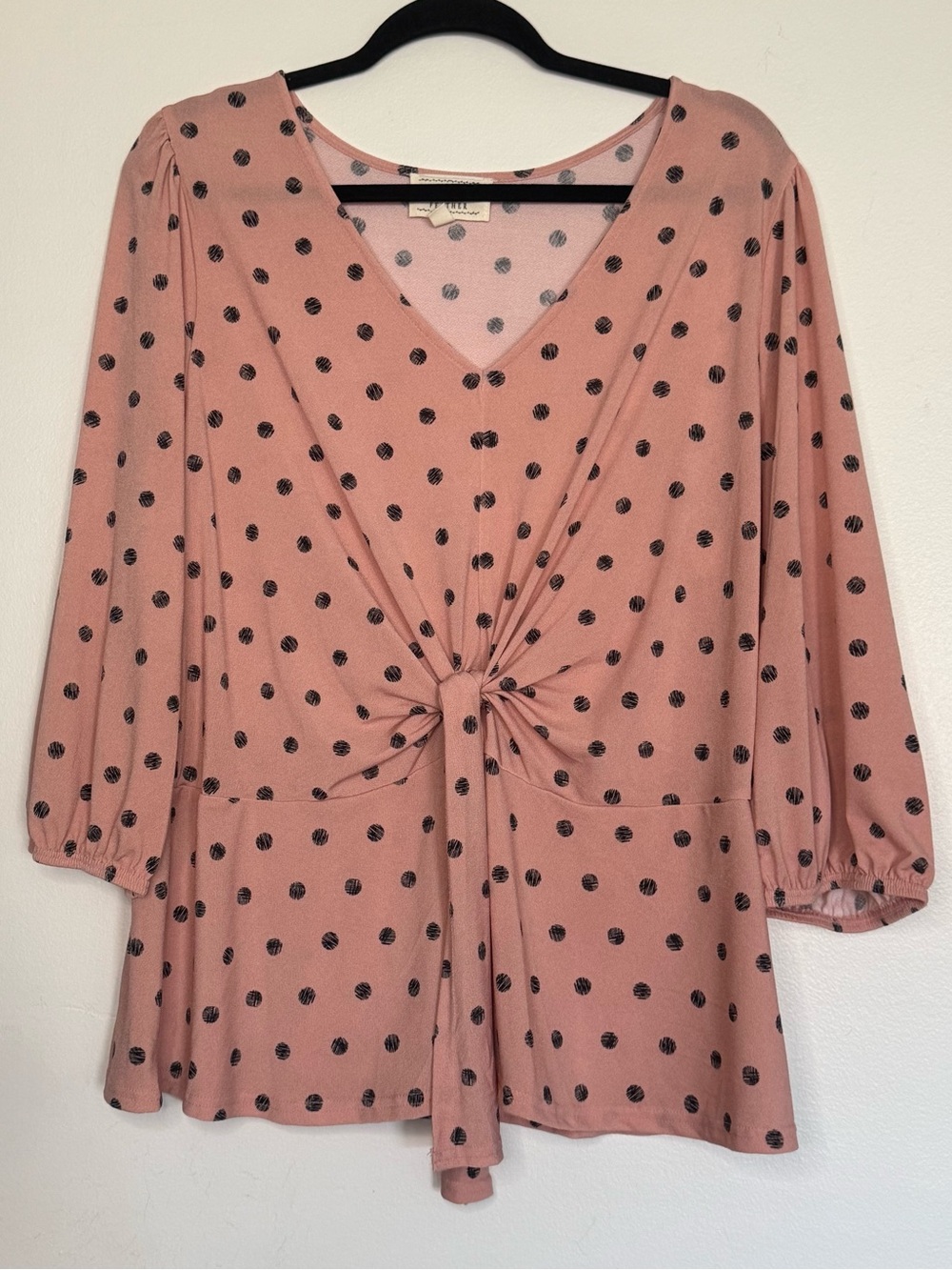 Flower & Feather Womens Blouse Size 2XL Front Bow Pink Black Polka Dots V-Neck